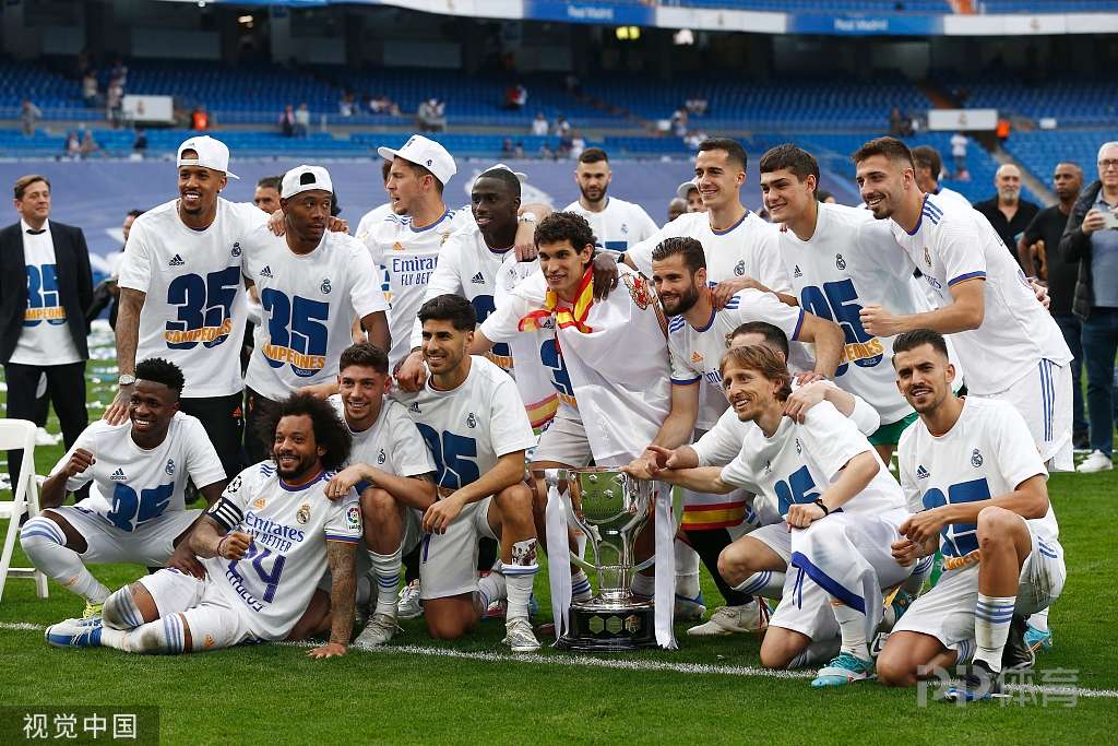 载lol新手成长礼包-包含浙江队发布备战花絮；集结日队长鼓劲；欧冠任务艰巨；更衣室氛围转暖的词条